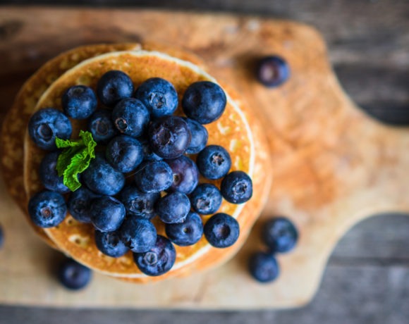 healthy blueberry pancakes